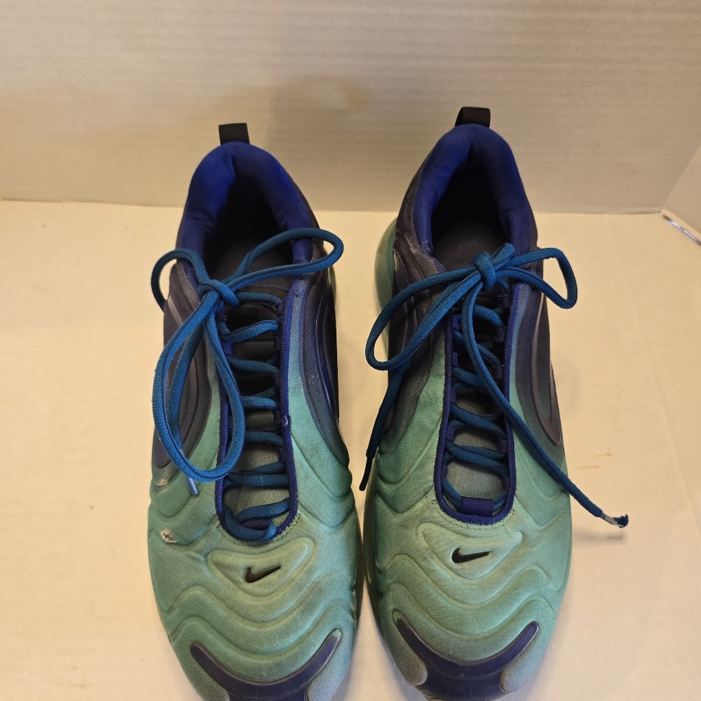 Men athletic shoes